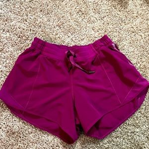 Lululemon Hotty Hot Shorts 2.5” Size 6